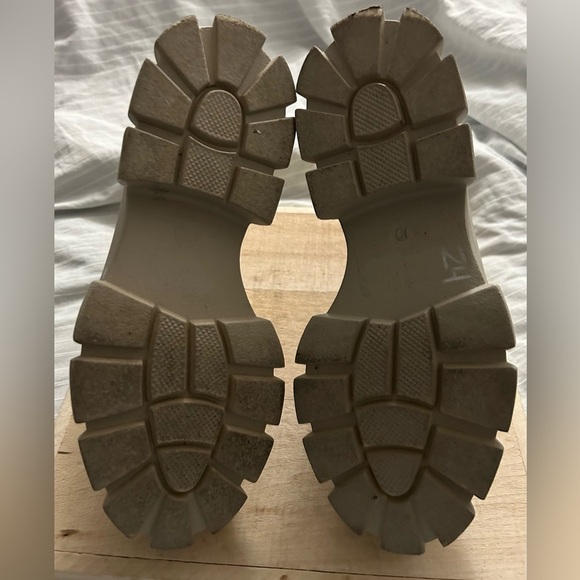 JEFFREY CAMPBELL Women’s Platform Lug Sole Chelsea Rain Boot Cream Size 10 VGUC - Picture 9 of 9